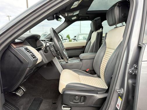 Grey 2022 Land Rover Discovery P360 HSE R-Dynamic
