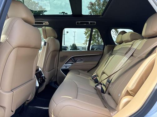 2025 Land Rover Range Rover P530 SE