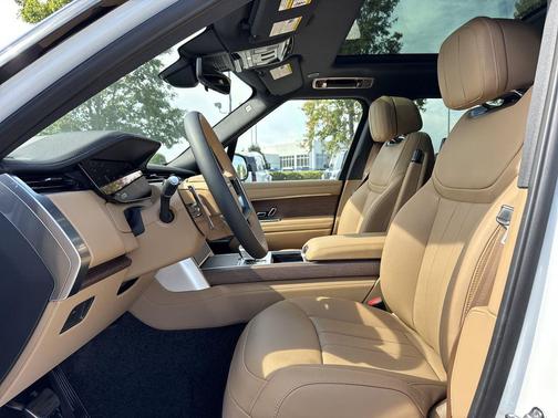 2025 Land Rover Range Rover P530 SE