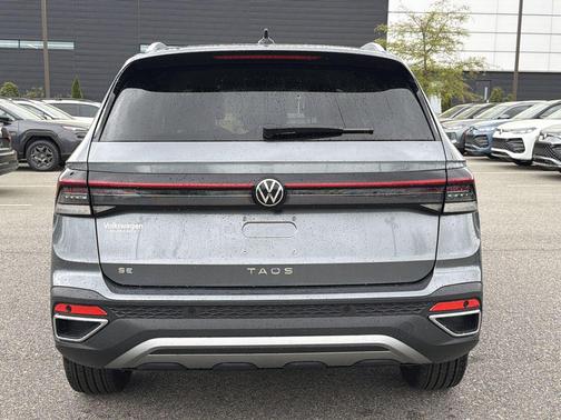 Platinum 2026 Volkswagen Taos SE