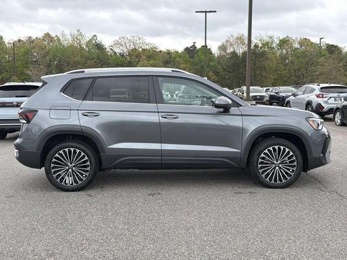 Platinum 2026 Volkswagen Taos SE