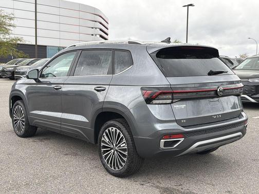Platinum 2026 Volkswagen Taos SE