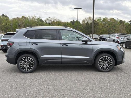 Platinum 2026 Volkswagen Taos SE