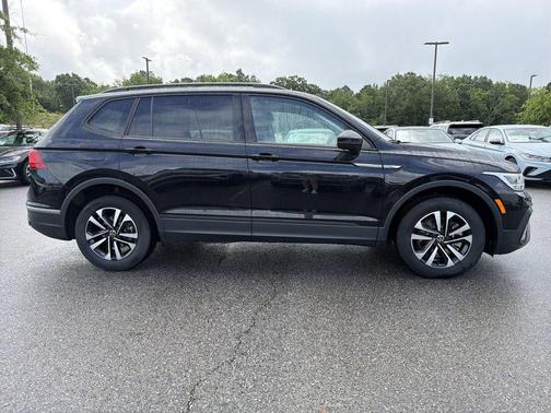 Deep Black Pearl 2024 Volkswagen Tiguan 2.0T S