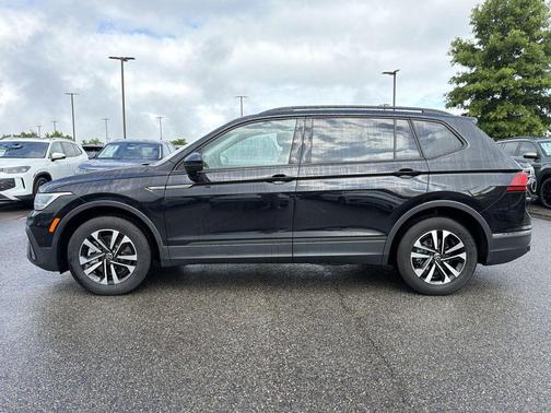 Deep Black Pearl 2024 Volkswagen Tiguan 2.0T S