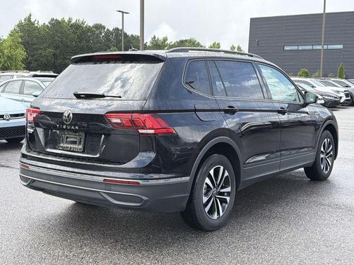 Deep Black Pearl 2024 Volkswagen Tiguan 2.0T S