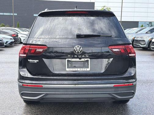 Deep Black Pearl 2024 Volkswagen Tiguan 2.0T S