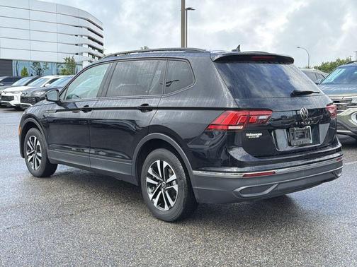 Deep Black Pearl 2024 Volkswagen Tiguan 2.0T S