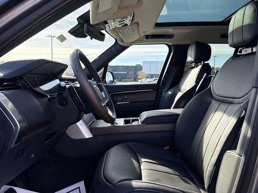 2025 Land Rover Range Rover P400 SE