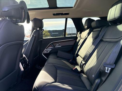 2025 Land Rover Range Rover P400 SE