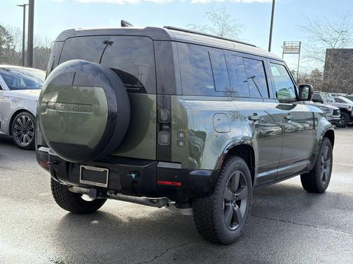 Woolstone Green Metallic 2026 Land Rover Defender P400 X-Dynamic SE