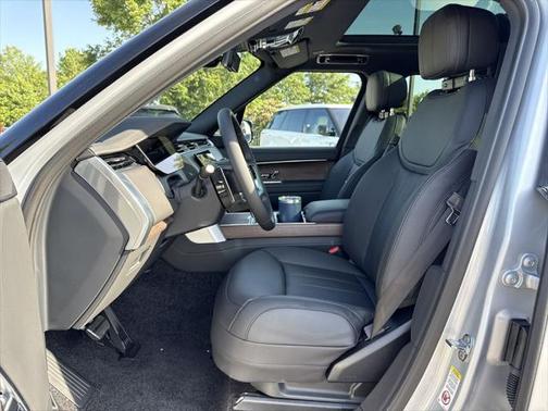 2025 Land Rover Range Rover P400 SE