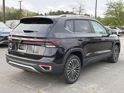 Deep Black Pearl 2026 Volkswagen Taos SE