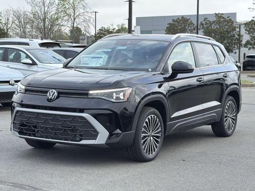 Deep Black Pearl 2026 Volkswagen Taos SE