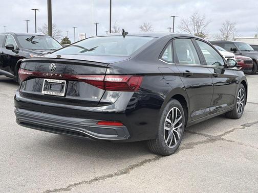 Deep Black Pearl 2026 Volkswagen Jetta 1.4T SE