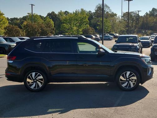 Platinum Gray Metallic 2024 Volkswagen Atlas 2.0T SE w/Technology