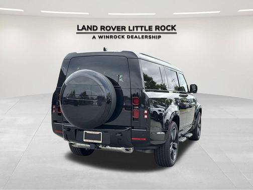 2025 Land Rover Defender 130 P400 X-Dynamic SE