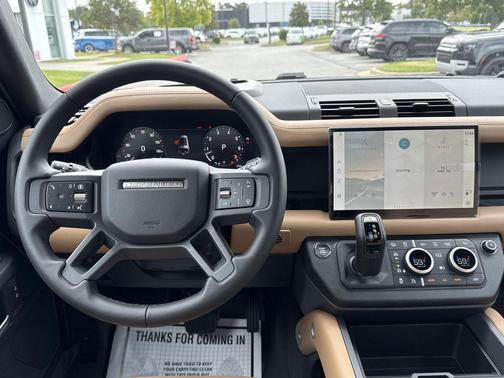 2025 Land Rover Defender 130 P400 X-Dynamic SE