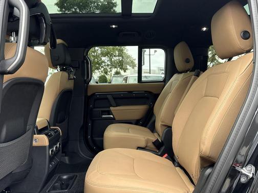 2025 Land Rover Defender 130 P400 X-Dynamic SE
