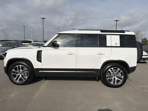 Fuji White 2024 Land Rover Defender 110 P400 S