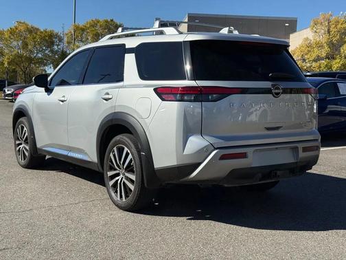 2023 Nissan Pathfinder Platinum 4WD