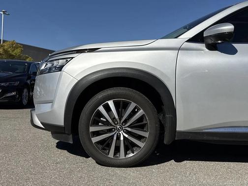 2023 Nissan Pathfinder Platinum 4WD
