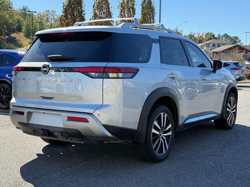 2023 Nissan Pathfinder Platinum 4WD