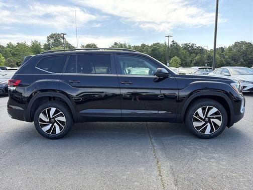 Deep Black Pearl 2026 Volkswagen Atlas 2.0T SE w/Technology 4MOTION