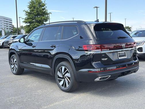 Deep Black Pearl 2026 Volkswagen Atlas 2.0T SE w/Technology 4MOTION