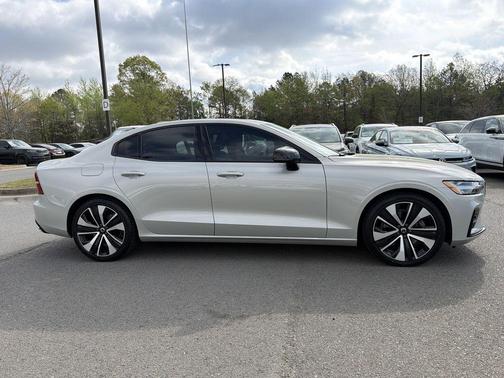 Birch Light Metallic 2022 Volvo S60 T5 Momentum