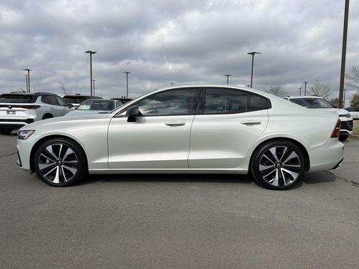 Birch Light Metallic 2022 Volvo S60 T5 Momentum