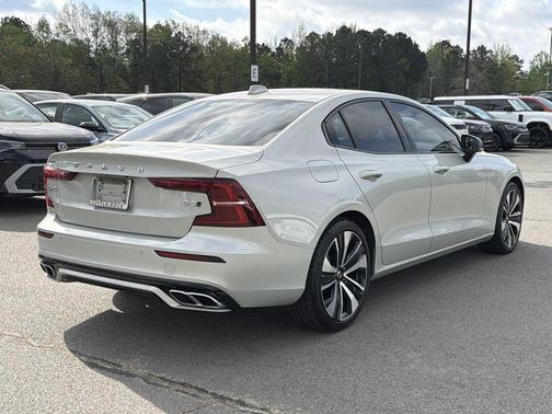 Birch Light Metallic 2022 Volvo S60 T5 Momentum