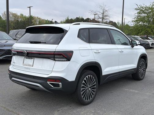 Pure White 2026 Volkswagen Taos SE