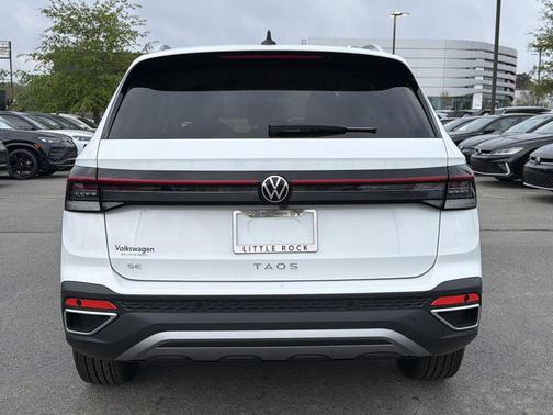 Pure White 2026 Volkswagen Taos SE