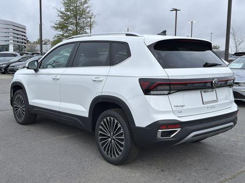 Pure White 2026 Volkswagen Taos SE