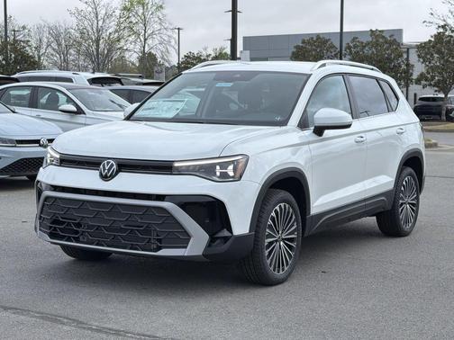 Pure White 2026 Volkswagen Taos SE