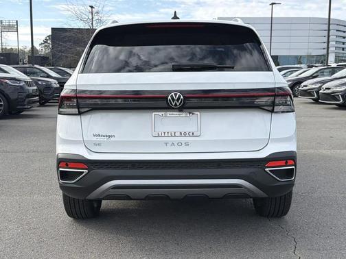 Pure White 2026 Volkswagen Taos SE