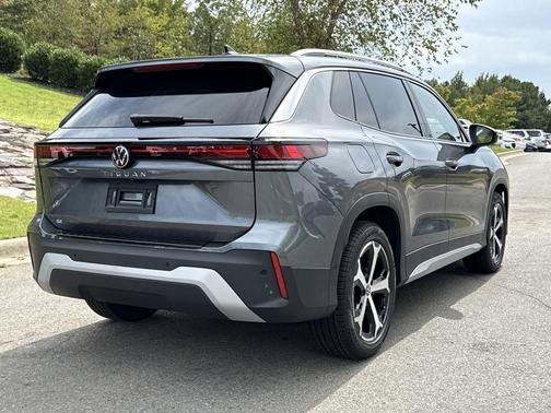 2025 Volkswagen Tiguan 2.0T SE