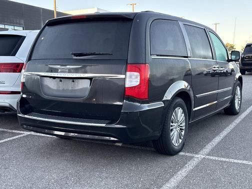 2015 Chrysler Town & Country Touring-L