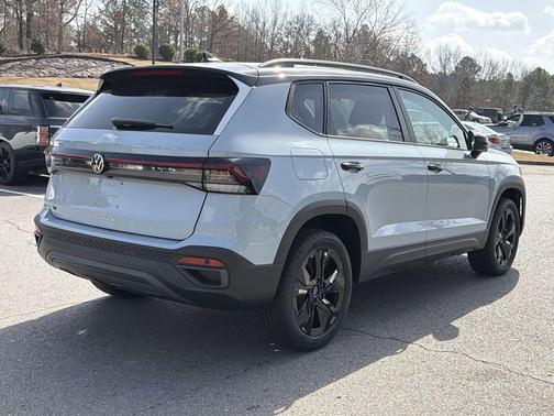 2026 Volkswagen Taos SE Black