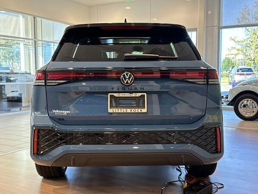 2025 Volkswagen Tiguan 2.0T SE R-Line Black