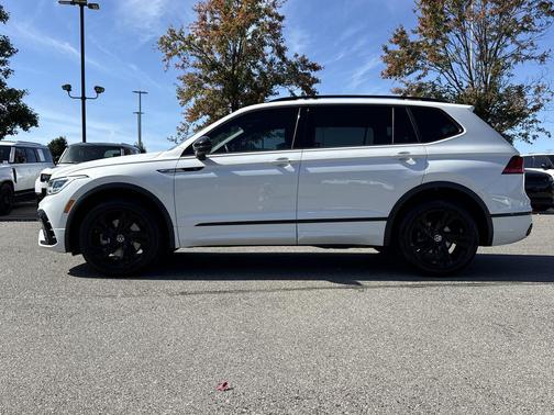 2023 Volkswagen Tiguan 2.0T SE R-Line Black