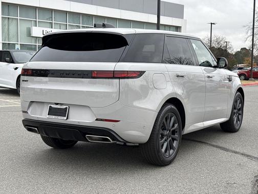 2026 Land Rover Range Rover Sport SE
