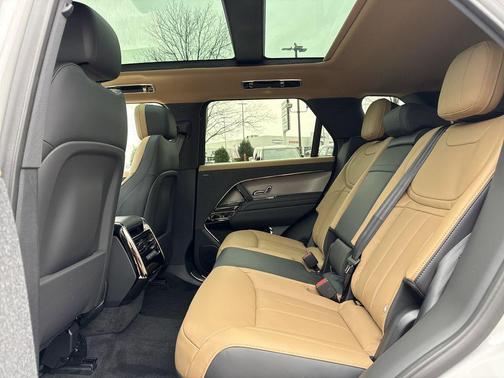 2026 Land Rover Range Rover Sport SE