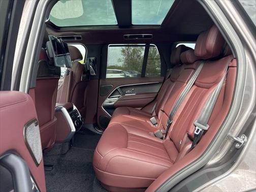 2025 Land Rover Range Rover P550e Autobiography