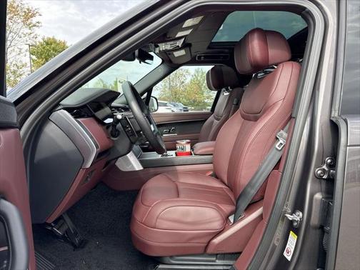 2025 Land Rover Range Rover P550e Autobiography