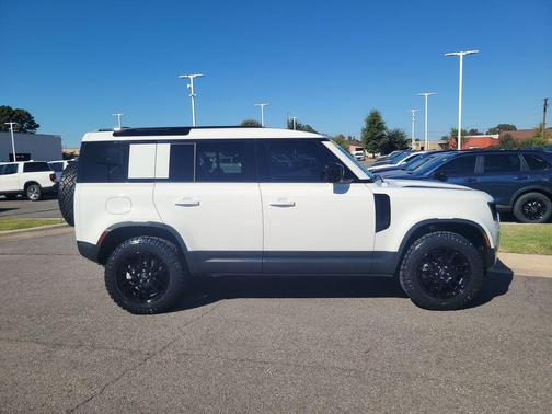 2025 Land Rover Defender 110 P300