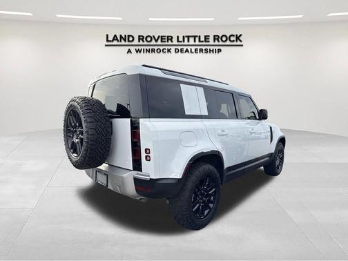 2025 Land Rover Defender 110 P300