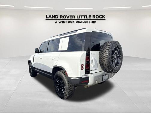 2025 Land Rover Defender 110 P300