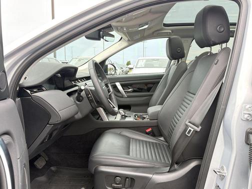 Hakuba Silver Metallic 2025 Land Rover Discovery Sport S
